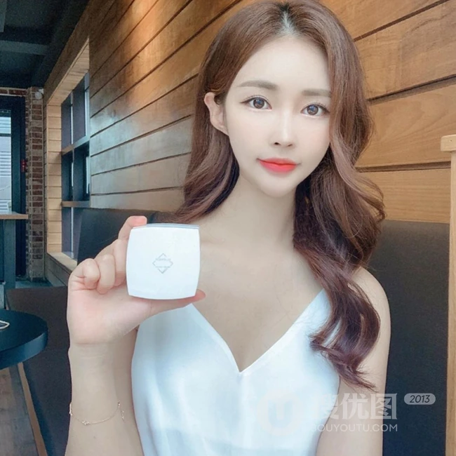气质韩系小姐姐的长卷发发型，让人一看就喜欢的气质女生范水波纹发型图片 第3张