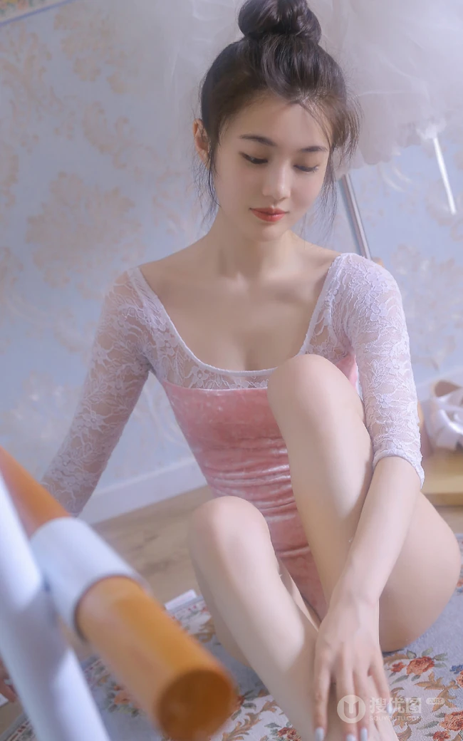 芭蕾舞女孩的一天，练习室里挥汗如雨的绝美紧身衣少女运动写真美图
