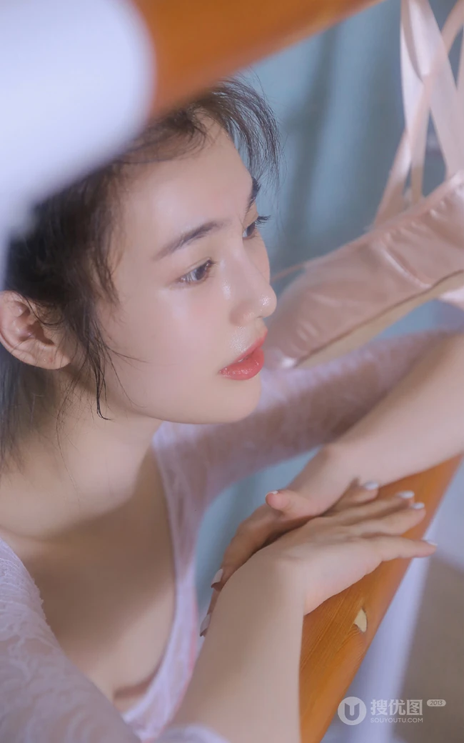 芭蕾舞女孩的一天，练习室里挥汗如雨的绝美紧身衣少女运动写真美图