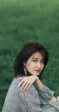 苏青户外草地，小树林写真美照