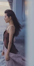 那片海，那个美丽的姑娘，长发飘逸女生肩带衣纱裙海边唯美摄影写真