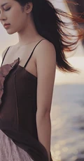 那片海，那个美丽的姑娘，长发飘逸女生肩带衣纱裙海边唯美摄影写真