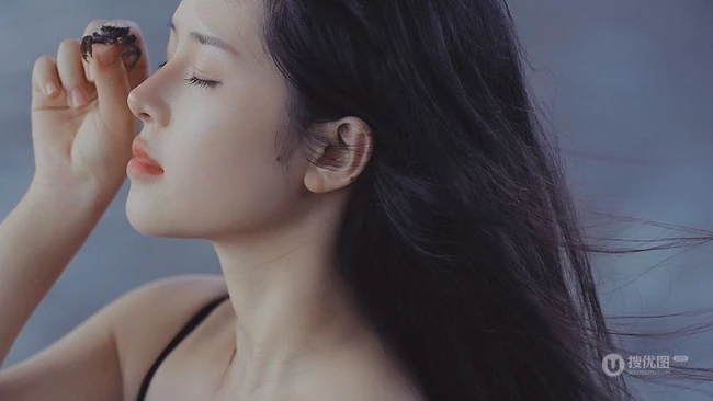 那片海，那个美丽的姑娘，长发飘逸女生肩带衣纱裙海边唯美摄影写真