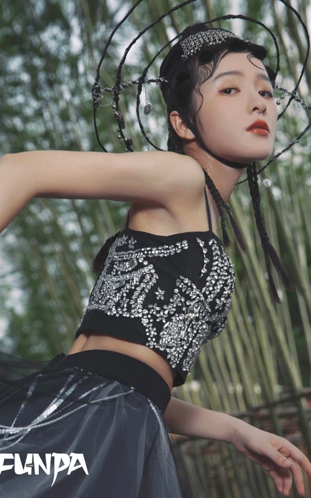 徐娇自创汉元素品牌复古风装扮杂志写真图片