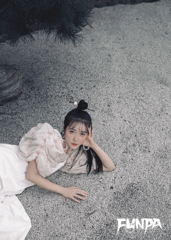 徐娇自创汉元素品牌复古风装扮杂志写真图片