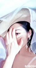 张靓颖造型优雅粉色沙滩写真杂志大片