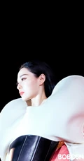 张靓颖造型优雅粉色沙滩写真杂志大片