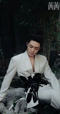 风度翩翩，玉树临风-潇洒美少年侯明昊帅气古装造型写真图片