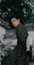 风度翩翩，玉树临风-潇洒美少年侯明昊帅气古装造型写真图片