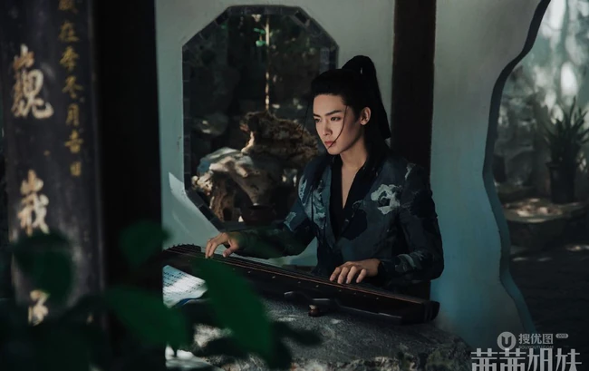 风度翩翩，玉树临风-潇洒美少年侯明昊帅气古装造型写真图片
