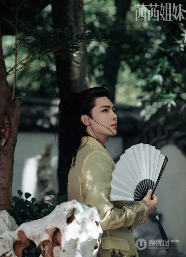 风度翩翩，玉树临风-潇洒美少年侯明昊帅气古装造型写真图片