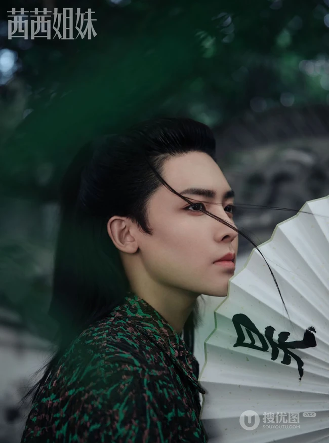 风度翩翩，玉树临风-潇洒美少年侯明昊帅气古装造型写真图片