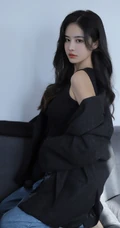 长发，气质，高冷，小脸，女生小姐姐黑色背心牛仔裤沙发写真图片