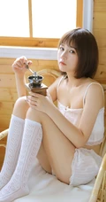 短发，背心，短裤，高筒袜，白皙浅粉漂亮小姐姐室内气质写真图集
