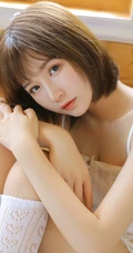 短发，背心，短裤，高筒袜，白皙浅粉漂亮小姐姐室内气质写真图集