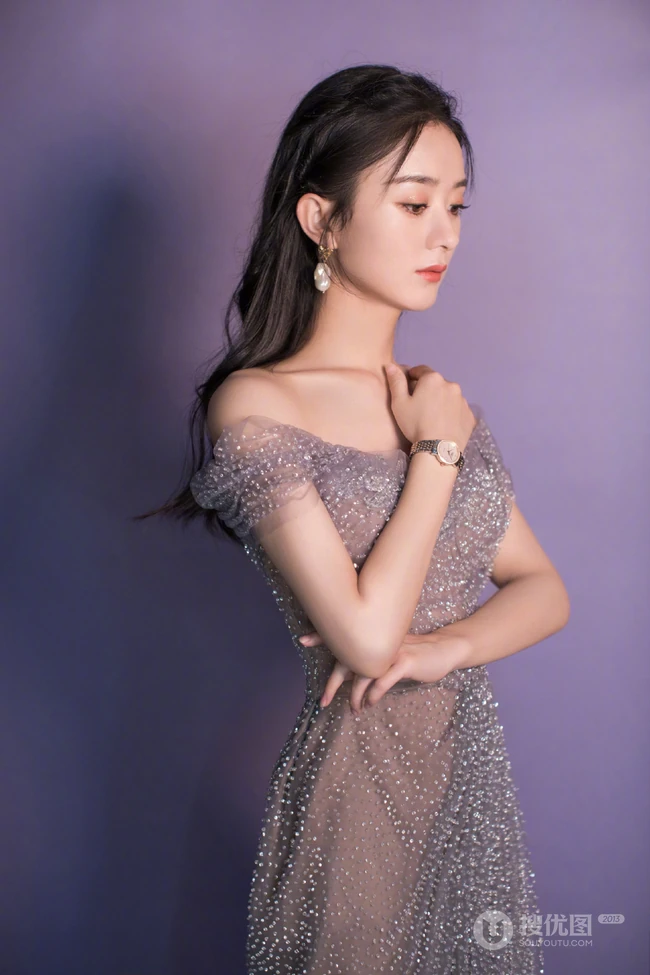 赵丽颖礼裙亮片轻纱长裙有优雅气质写真美照