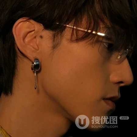 暖色背景真人帅哥渣男专用头像，酷帅，侧脸，肌肉男，气质男生头像图片