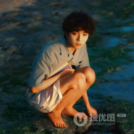 暖色背景真人帅哥渣男专用头像，酷帅，侧脸，肌肉男，气质男生头像图片