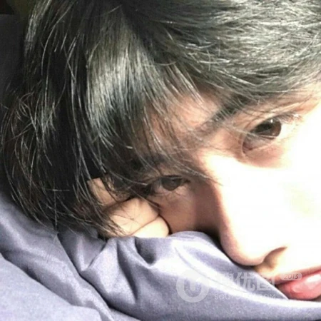 暖色背景真人帅哥渣男专用头像，酷帅，侧脸，肌肉男，气质男生头像图片