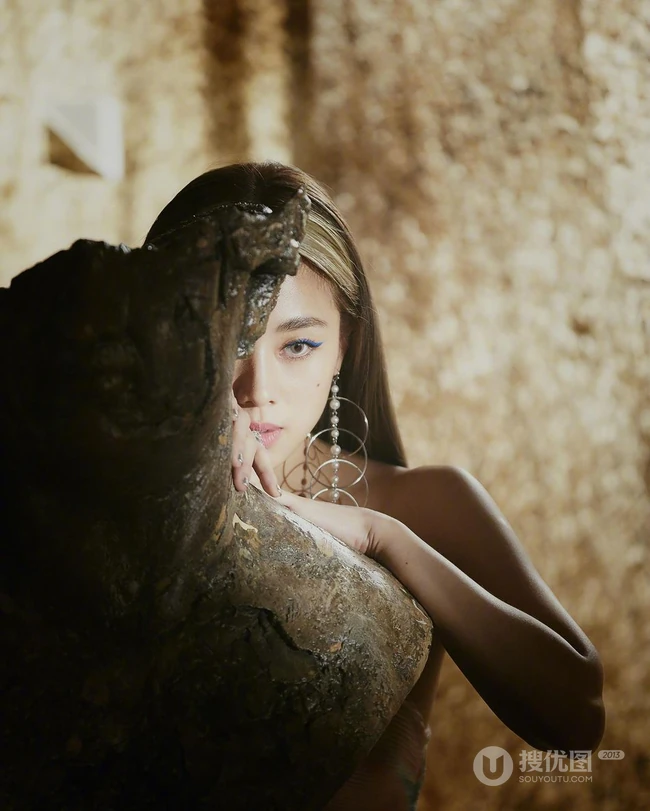 台湾明星艺人吴映洁个性艺术摄影写真美照
