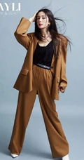 杨幂超燃气质写真，多套时尚，时髦服饰装扮登某杂志写真图集
