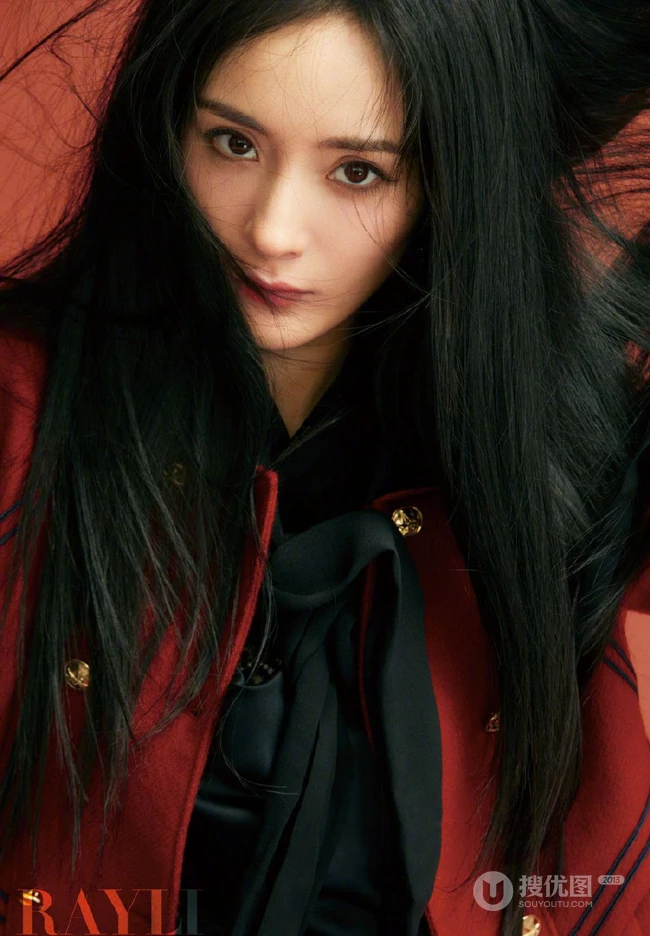 杨幂超燃气质写真，多套时尚，时髦服饰装扮登某杂志写真图集