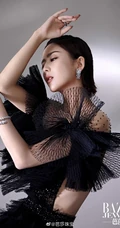 佟丽娅大背梳发型登杂志写真，多套服饰诠释柔美气质优雅女人气质