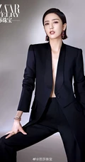 佟丽娅大背梳发型登杂志写真，多套服饰诠释柔美气质优雅女人气质