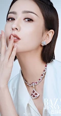 佟丽娅大背梳发型登杂志写真，多套服饰诠释柔美气质优雅女人气质
