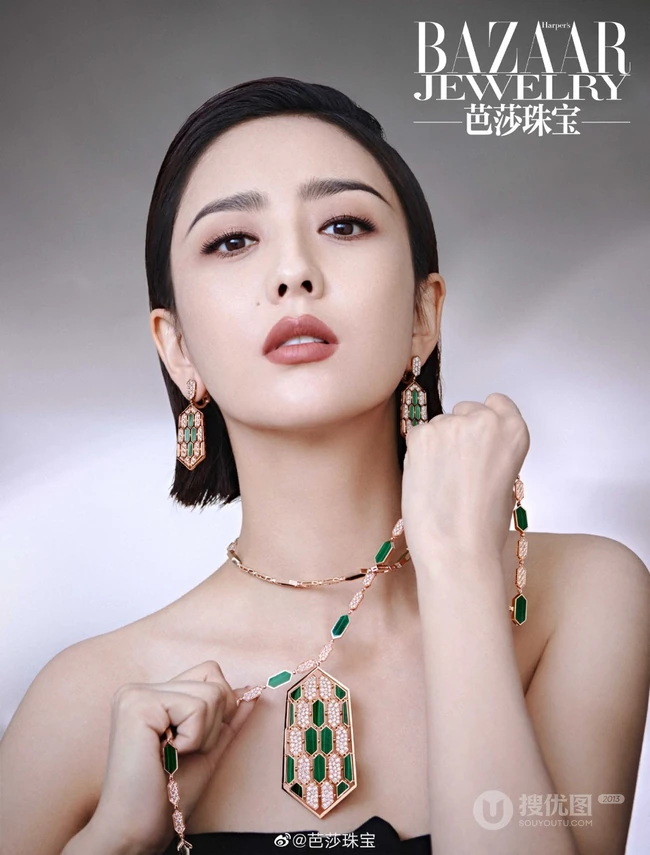 佟丽娅大背梳发型登杂志写真，多套服饰诠释柔美气质优雅女人气质