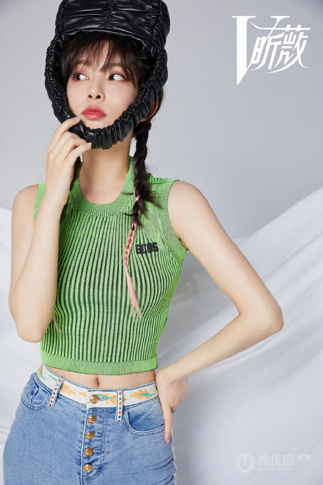 孟子义百变时尚昕薇杂志写真，身材苗条的她，少女心满满