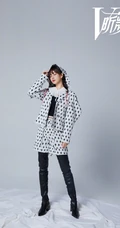 孟子义百变时尚昕薇杂志写真，身材苗条的她，少女心满满