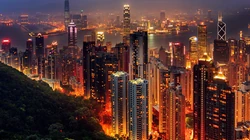 晚上的繁华的城市和标志性的建筑的唯美夜景桌面壁纸