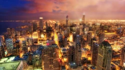 晚上的繁华的城市和标志性的建筑的唯美夜景桌面壁纸