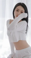 长发白衣短裤漂亮女生甜美，清新，淡淡的气质室内，户外动人写真