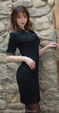 纤纤细腿，妩媚动人，高挑女生嫩模yoo优优黑色紧身制服洗手间写真美照