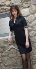 纤纤细腿，妩媚动人，高挑女生嫩模yoo优优黑色紧身制服洗手间写真美照