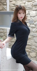 纤纤细腿，妩媚动人，高挑女生嫩模yoo优优黑色紧身制服洗手间写真美照