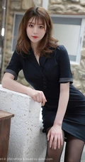 纤纤细腿，妩媚动人，高挑女生嫩模yoo优优黑色紧身制服洗手间写真美照