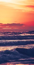 落日火烧云和大海太配了，海上的火烧云风景手机壁纸