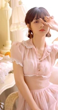 穿粉色轻纱连衣裙的清新大眼睛少女清纯唯美写真集