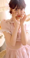 穿粉色轻纱连衣裙的清新大眼睛少女清纯唯美写真集