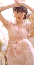 穿粉色轻纱连衣裙的清新大眼睛少女清纯唯美写真集
