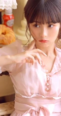 穿粉色轻纱连衣裙的清新大眼睛少女清纯唯美写真集