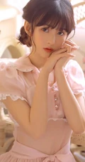 穿粉色轻纱连衣裙的清新大眼睛少女清纯唯美写真集