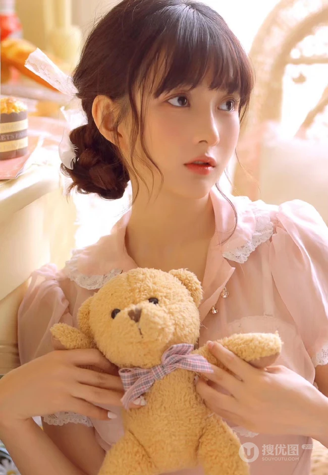 穿粉色轻纱连衣裙的清新大眼睛少女清纯唯美写真集