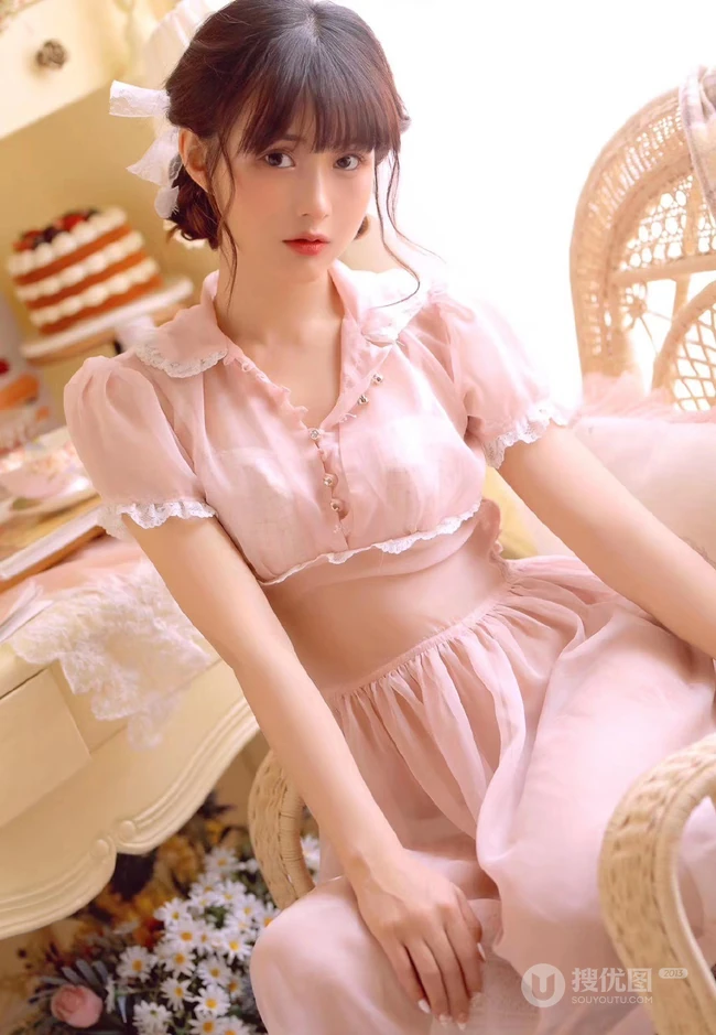 穿粉色轻纱连衣裙的清新大眼睛少女清纯唯美写真集
