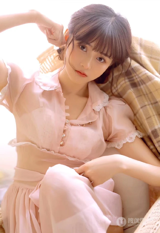 穿粉色轻纱连衣裙的清新大眼睛少女清纯唯美写真集