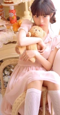 穿粉色轻纱连衣裙的清新大眼睛少女清纯唯美写真集