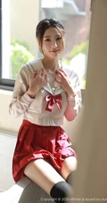甜美动人笑容女生方子萱清纯洋溢又气质的经典JK制服魅力写真图集